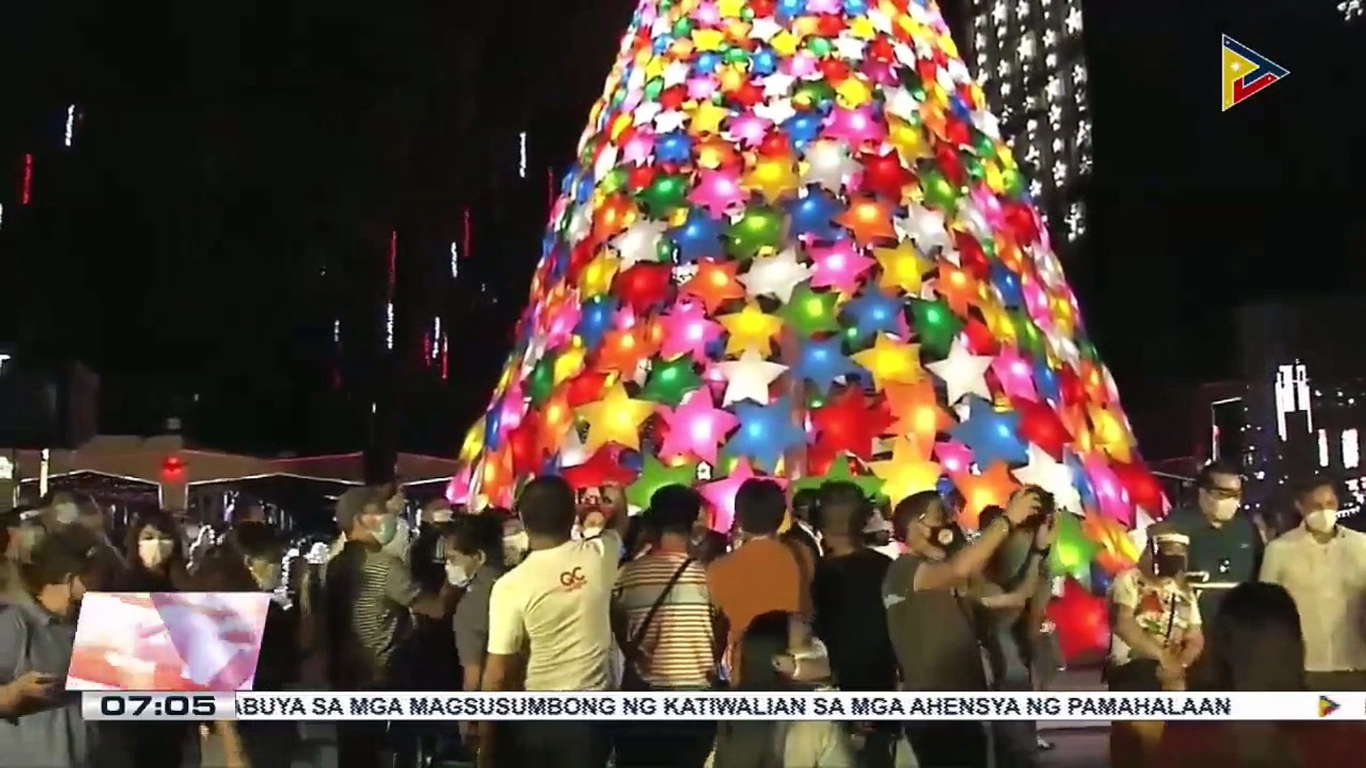 Ulatbayan Pagpapailaw Sa Giant Christmas Tree Sa Quezon City Hall Ibinida Video Dailymotion