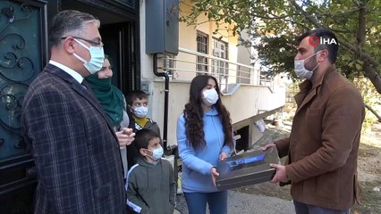 Fedakar Öğretmenden Uzaktan Eğitime Büyük Destek