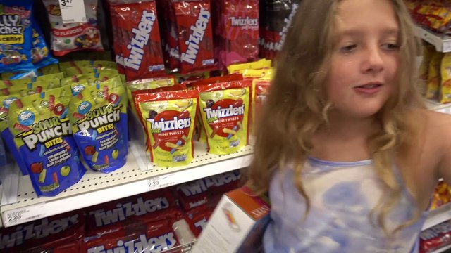 Diversão na Piscina e Brincadeiras das Princesas com Sophia Isabella e Alice Princesas Episódio (20)