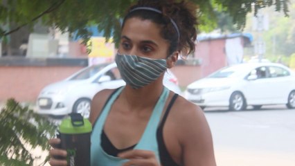 Taapsee Pannu spotted Pre-Salon Session at Kromakay Juhu | FilmiBeat