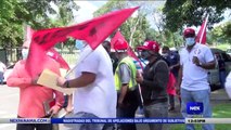 Miembros del Suntracs protestan en la sede el Meduca  - Nex Noticias