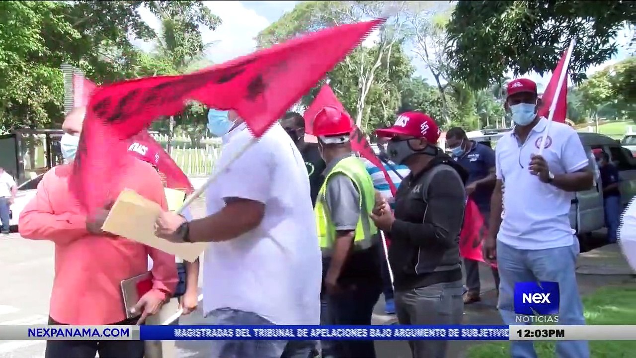 Miembros del Suntracs protestan en la sede el Meduca  - Nex Noticias