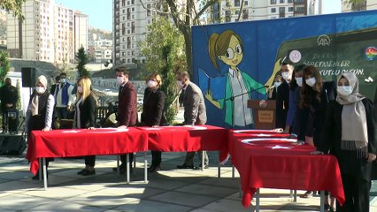 ŞIRNAK - Hizmet Şeref Belgesi'ni 33 yıl önce öğrencisi olan Şırnak Valisi'nin elinden aldı