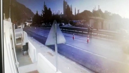 AYDIN - Otomobilin kadına çarpma anı güvenlik kamerasında