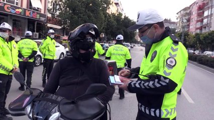 HATAY - Kasksız yakalanan motosiklet sürücüleri ceza yerine broşürle uyarıldı