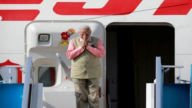 Cong spokesperson slams PM Modi over 8500 Cr plane!