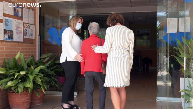 El Gobierno español presenta su plan de vacunación que empezará con los ancianos y sus cuidadores