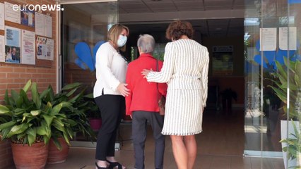 El Gobierno español presenta su plan de vacunación que empezará con los ancianos y sus cuidadores