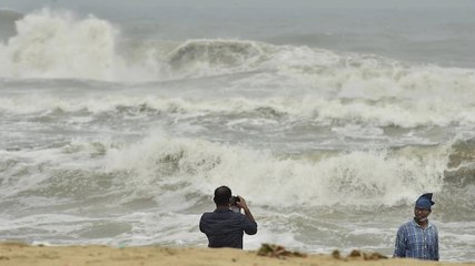 Download Video: Heavy rainfall lashes Tamil Nadu, Puducherry as Cyclone Nivar nears