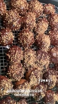 Κέλλυ Κελεκίδου: Στόλισε το χριστουγεννιάτικο δέντρο με τα παιδιά της - Δες το!