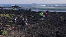 Rescatan tres cadáveres más de la patera que volcó al norte de Lanzarote