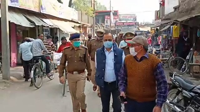 लखीमपुर खीरी:-एसडीएम,सीओ ने कस्बे की ट्रैफिक व्यवस्था देखी