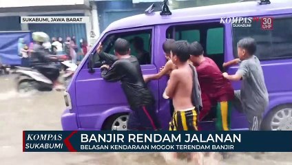 Belasan Kendaraan Mogok Terendam Banjir