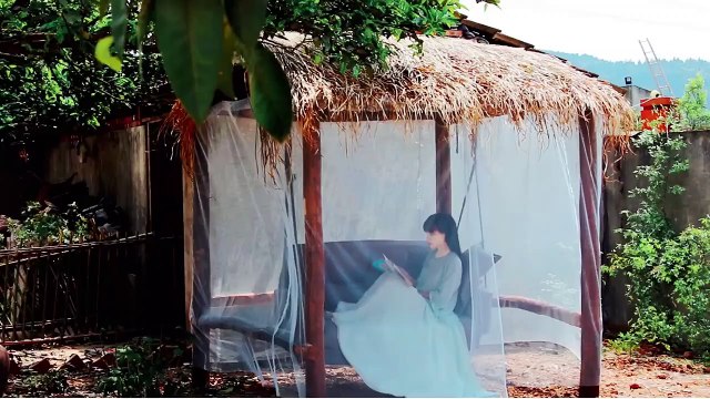 Como é um balanço que pode proteger e bloquear a chuva? Faça um look para você com um sofá-cama de madeira