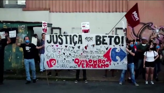 Mort d'un homme noir battu au Brésil: une responsable de Carrefour arrêtée