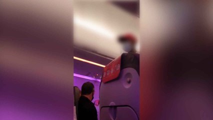 Así son los vuelos que trasladan a los inmigrantes de Canarias a  la Península.