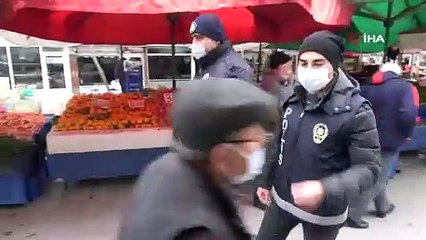 Kimi maskesiz, kimi siperlik takarak pazara çıktı