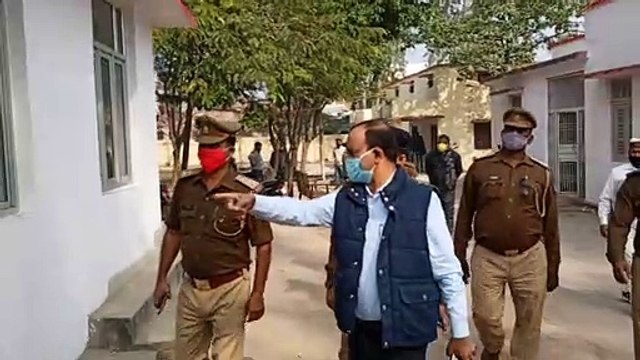 स्नातक-शिक्षक एमएलसी चुनाव को लेकर बूथों की सुरक्षा व्यवस्था का एसडीएम, सीओ ने लिया जायजा
