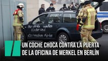 Un coche choca contra la puerta de la oficina de Angela Merkel en Berlín