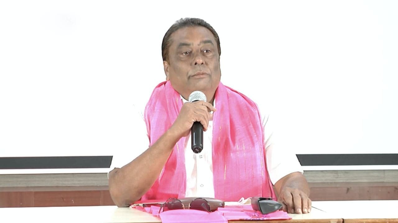 Kadambari Kiran Supports KCR And Tells Voters t...