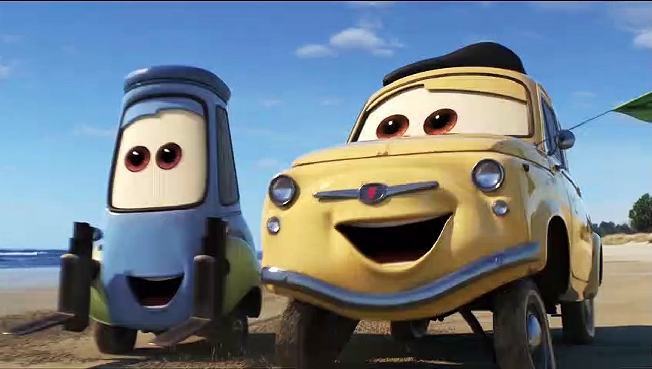 Cars 3 Film Clip - Een trein op het strand met Cruz