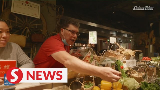 Cuban vegetable vendor content with life in China