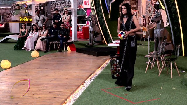 BB14 29th Nov Promo: Elimination Special - Kon Hoga Ghar Se Beghar | FilmiBeat