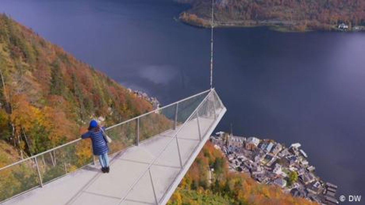 Salzkammergut im Herbst: Berge, Seen und bunte Blätter