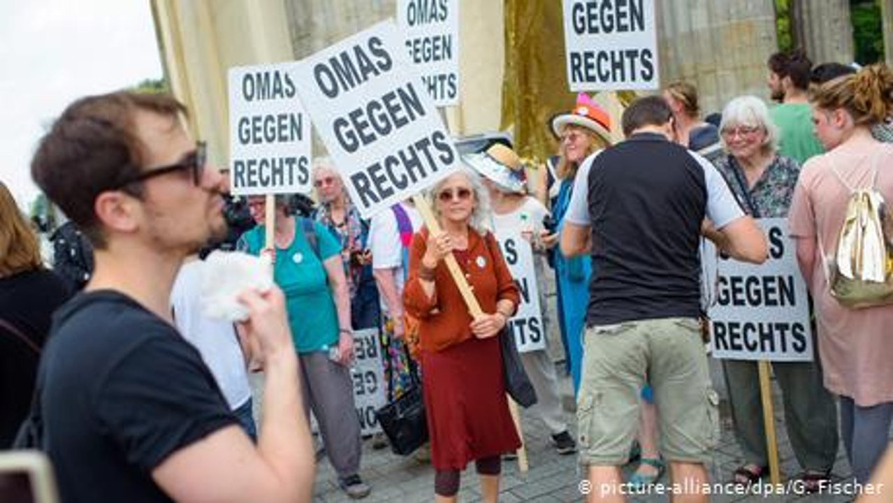 Paul-Spiegel-Preis für 'Omas gegen Rechts'
