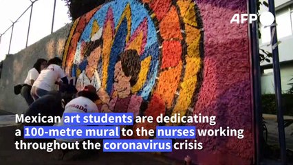 Descargar video: Artists paint mural in Mexico City to honour nurses fighting Covid-19