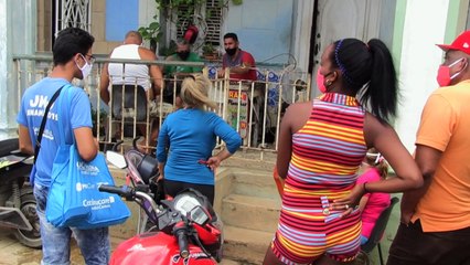 Cubanos tratan de sacar la nariz del agua tras cierre de Western Union