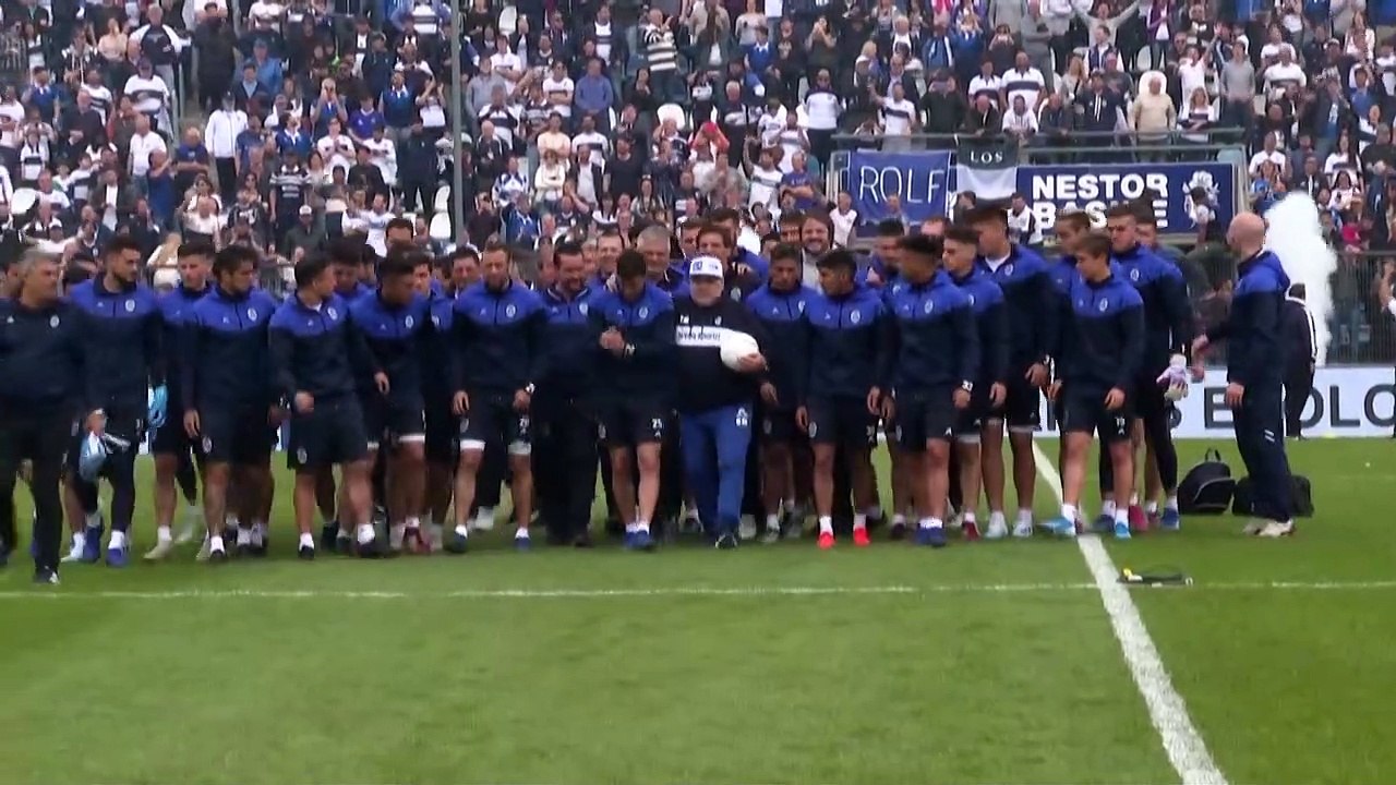 De "Pibe de Oro" a "D10S": Morreu Diego Maradona