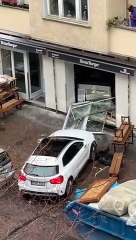 Ce conducteur s'acharne sur la vitrine d'un restaurant de burgers (Berlin)