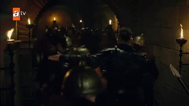 الحلقة 35القسم الاول من عثمان يقتحم القلعة ويقتل نيوكولا