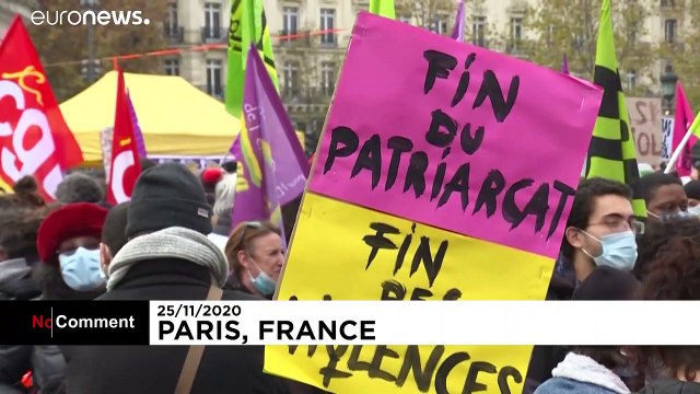 Клепальщицы Рози на парижской площади