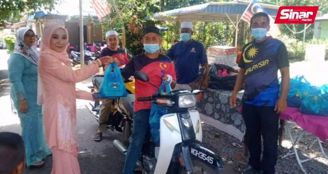 Majlis perkahwinan pandu lalu meriah