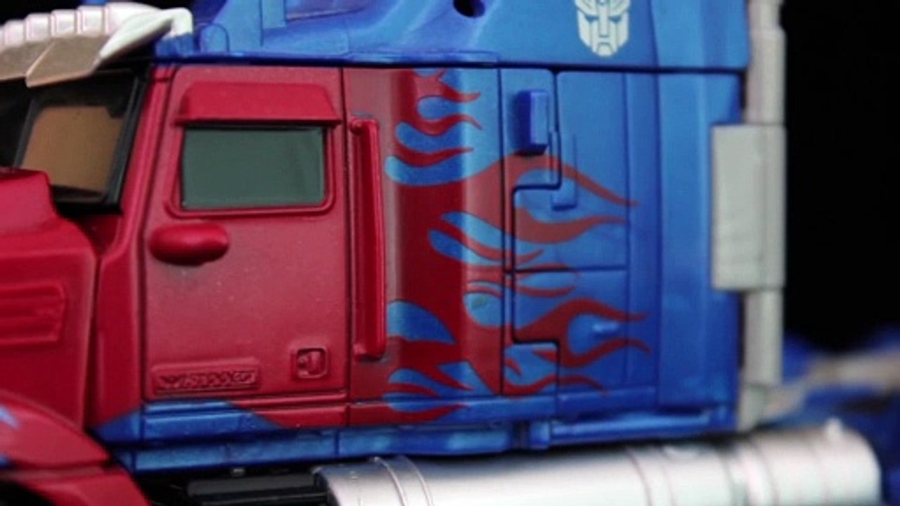 Transformers - "The Last Knight: Premier Edition" Optimus Prime [Voyager] Review