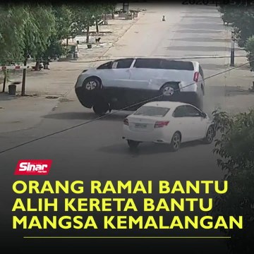 Orang ramai bantu alih kereta bantu mangsa kemalangan