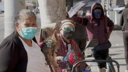 Скачать видео: Obsequiar comida, el propósito de vendedores ambulantes mexicanos acorralados por la pandemia