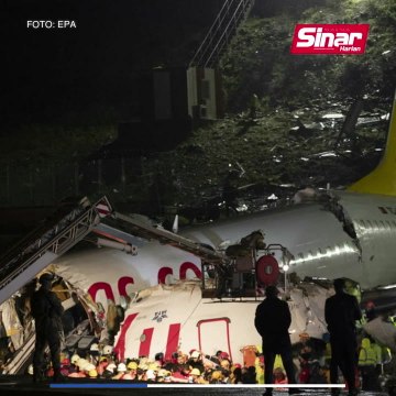 Pesawat pecah tiga ketika mendarat di Istanbul