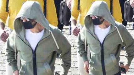 Shahrukh Khan गेटवे ऑफ इंडिया पर दिखे अपना नया Pathan लुक छिपाते | FilmiBeat