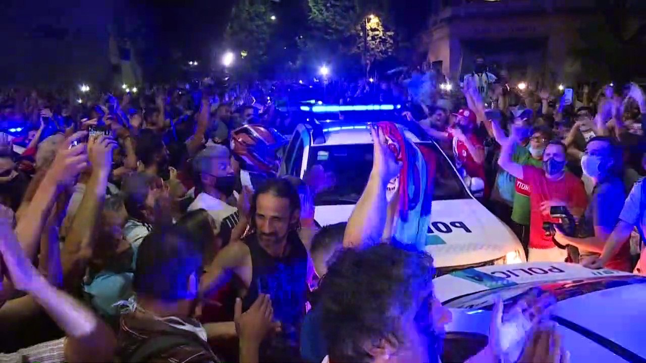 Restos de Maradona llegan a Casa de Gobierno ar...