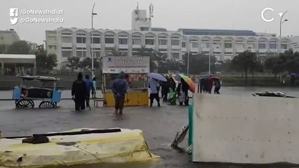 तमिलनाडु-पुडुचेरी से टकराकर निकला चक्रवाती तूफान निवार, मौसम विभाग ने कहा- ख़तरा अभी टला नहीं