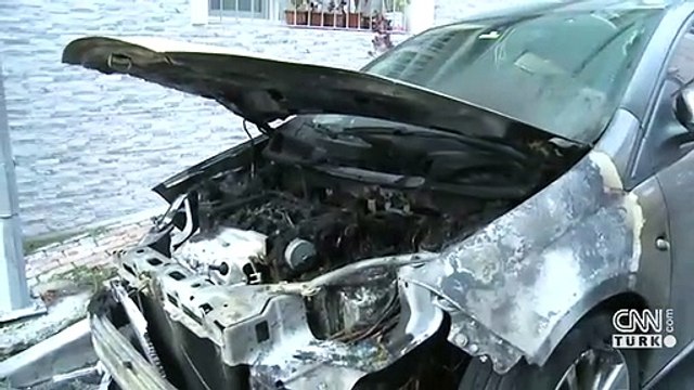 Son Dakika! Aydınlatma otomobili hurdaya çevirdi | Video