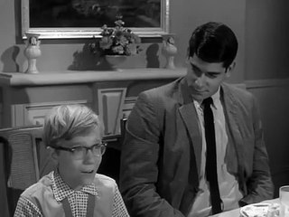 The Patty Duke Show S1E08 The Conquering Hero
