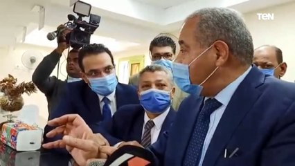 وزير التموين يحاور المواطنين أثناء افتتاح مركزا تكنولوجيًا لخدمة المواطنين بالسويس