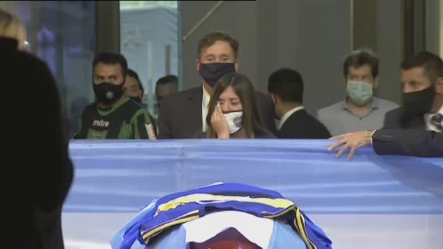 Abre sus puertas la capilla ardiente con los restos de Maradona