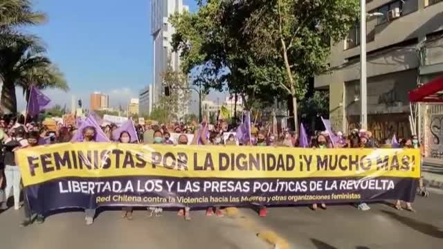 Cientos de miles de mujeres se manifiestan contra la violencia de género