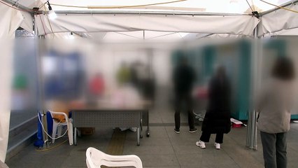 학교·병원 파고 든 코로나...길게 늘어선 검사 대기줄 / YTN