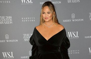 'Estou em um poço de luto e depressão', admite Chrissy Teigen